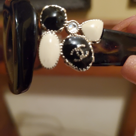 Chanel Glasses with Pearl Adornment on Tortoise Arms. All Inclusive. - Picture 4 of 6